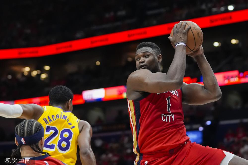 员展现了自 员展现了自